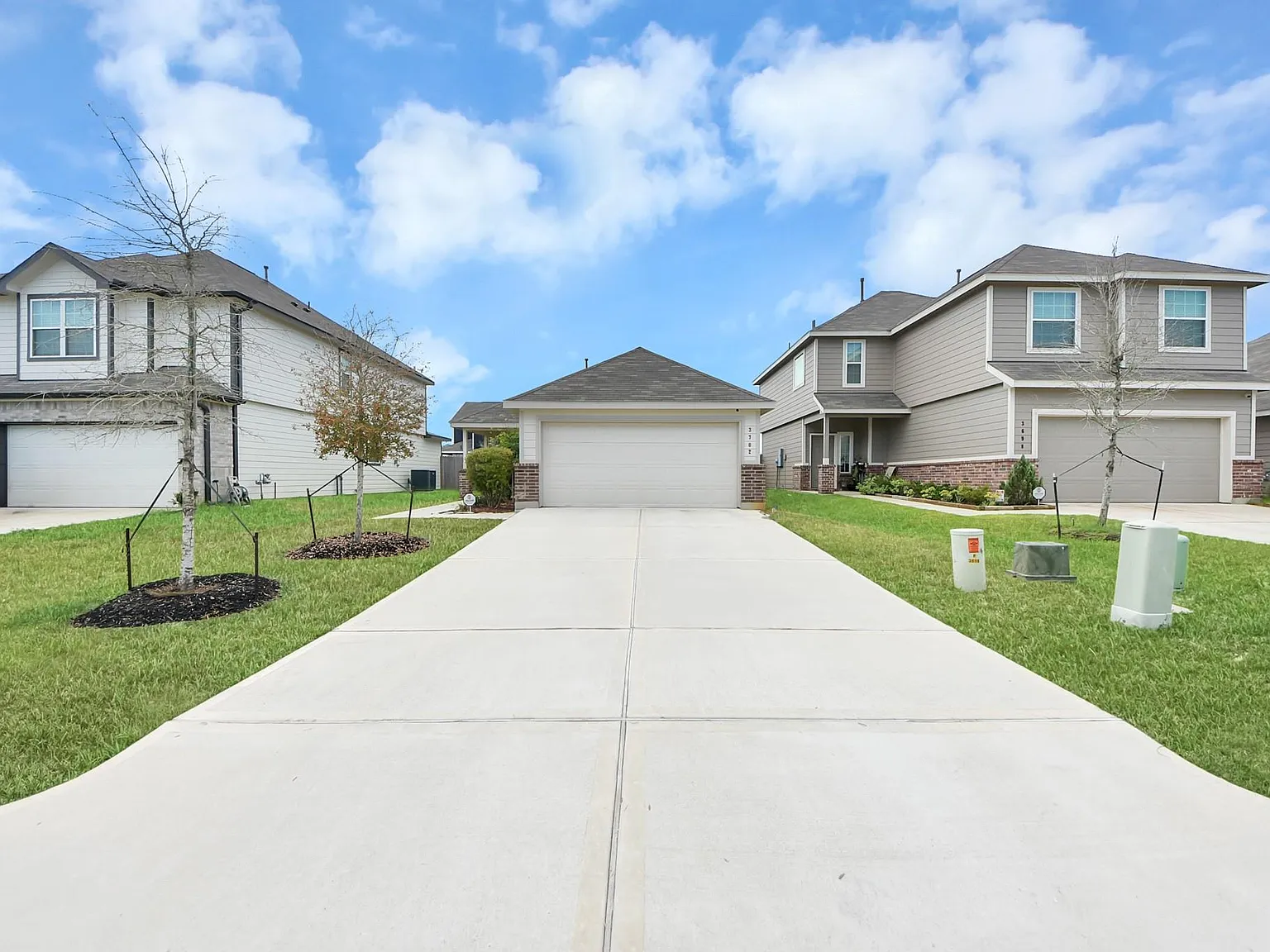 3 bed, 2.0 bath, 1418 sqft, $2,600 — Photo 3