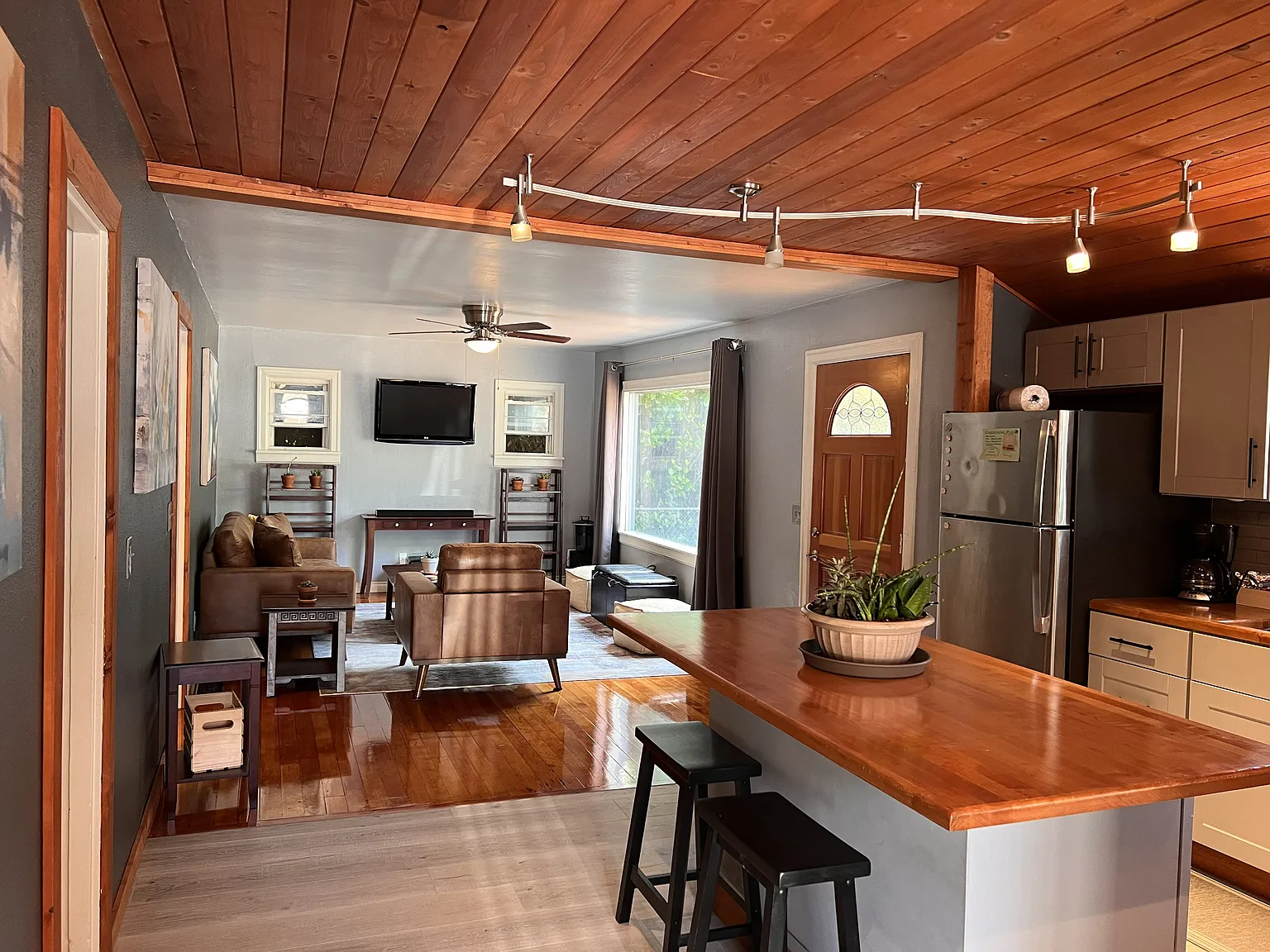 2 bed, 850 sqft, $2,800 — Photo 3