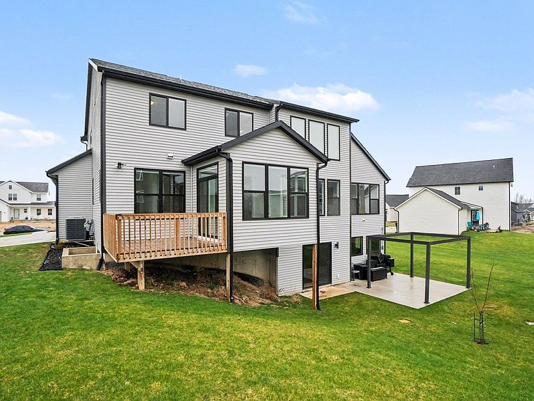 Listing photo 2