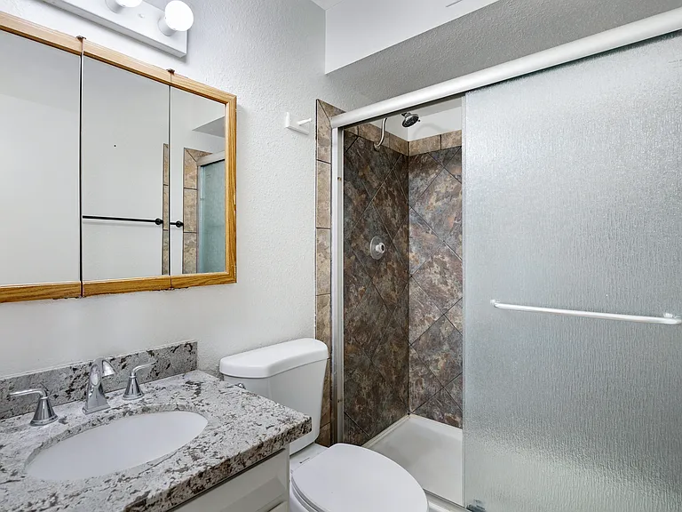 2056 W Des Moines Cir — Photo 24