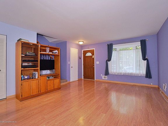 3rd image of 10 Wirt Ave