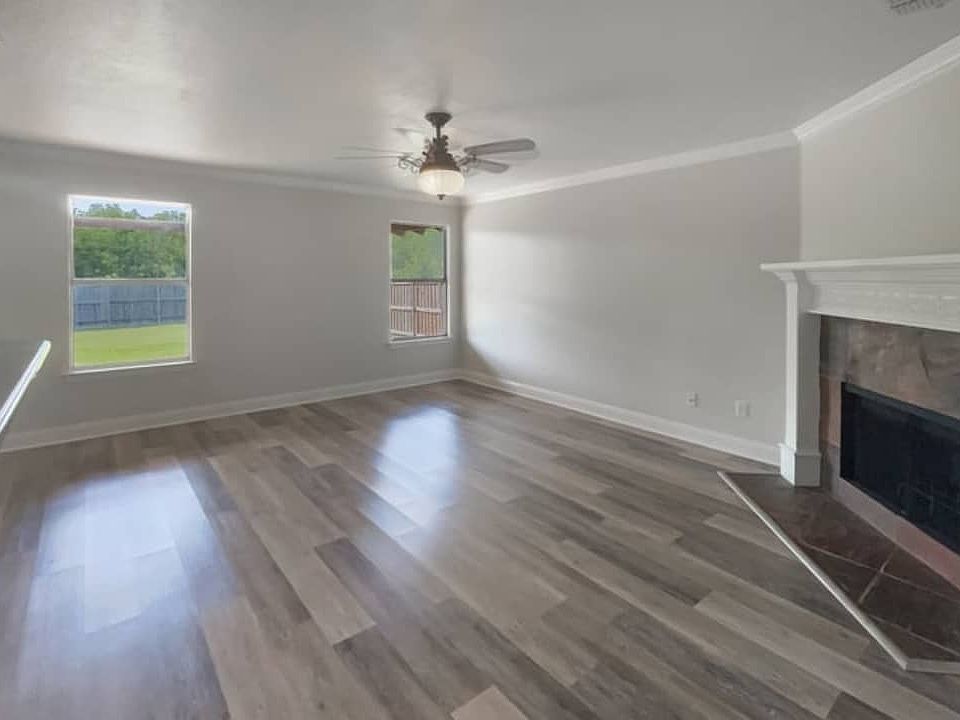 2nd image of 2042 Chestnut Dr #1