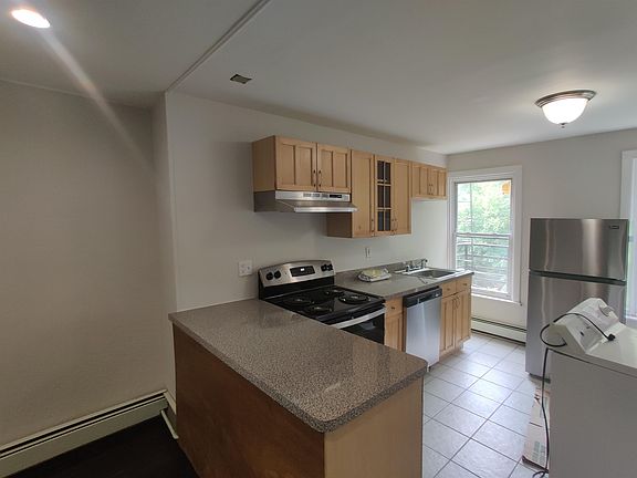 3rd image of 826 Grand St APT 4