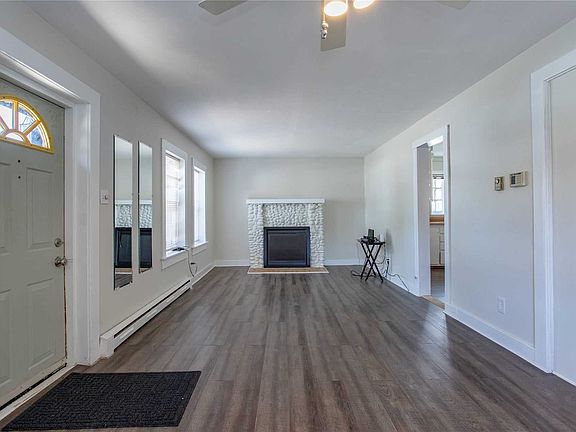 2nd image of 6 Spruce Pl