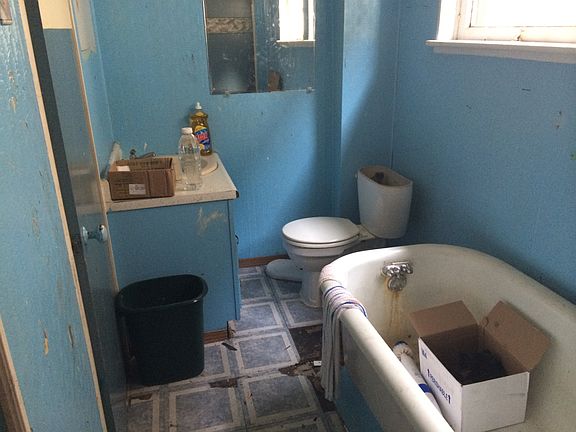 4th image of 1222 Villa Ave