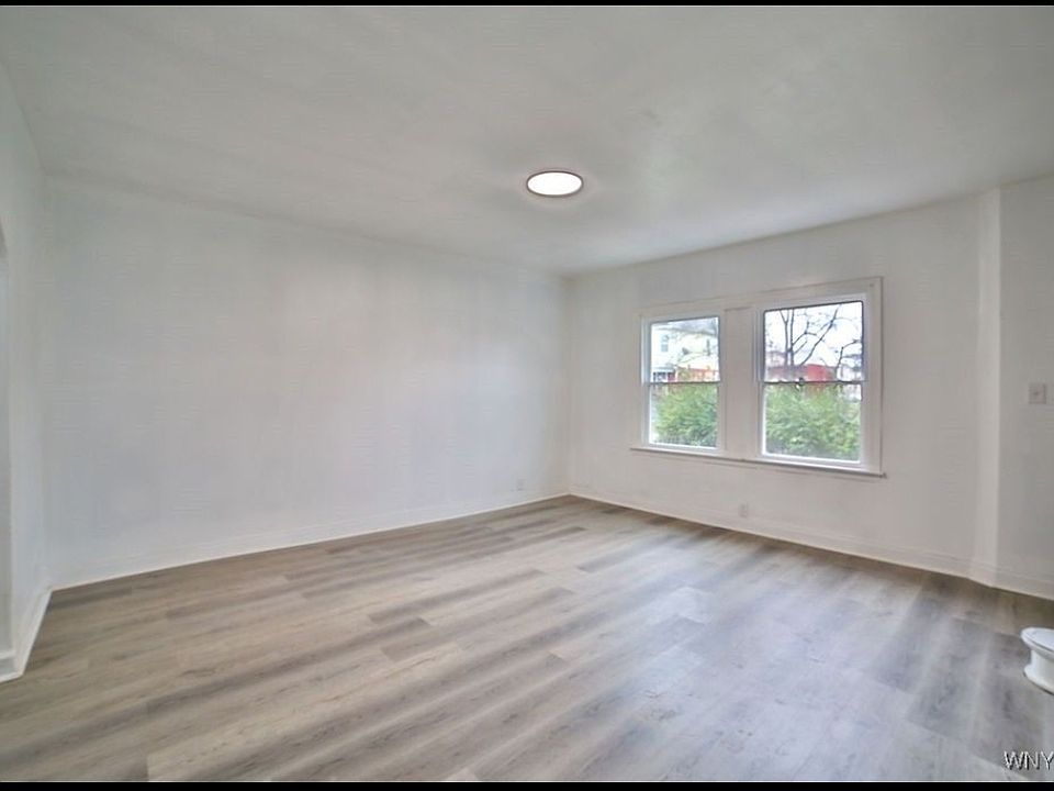 2nd image of 196 Eaton St #1
