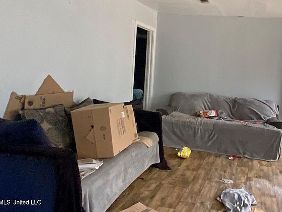 4th image of 324 Windsor Dr