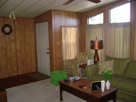 Living Room/Entry