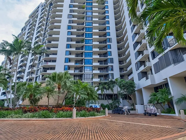 520 Brickell Key Dr #A914 — Photo 40