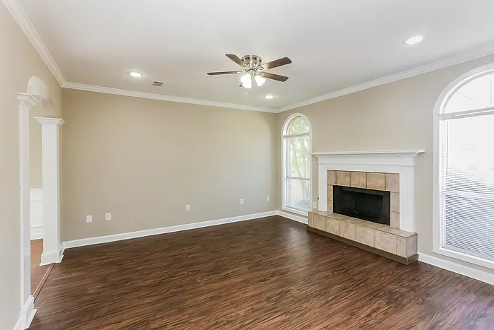 4 bed, 2.0 bath, 2150 sqft, $2,345 — Photo 2