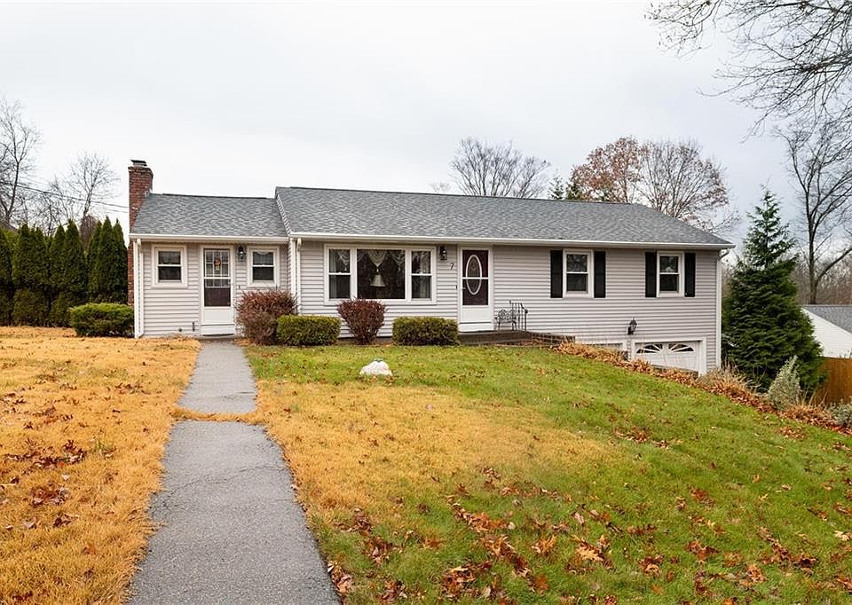 1st image of 7 Columbia Dr