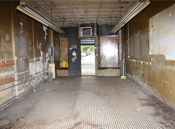 5th image of 12404 Jamaica Ave