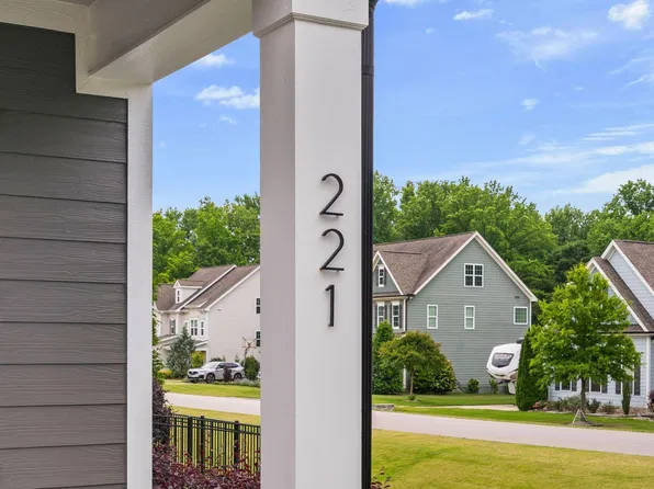 221 Misty Moonlight Dr, Willow Spring, NC 27592