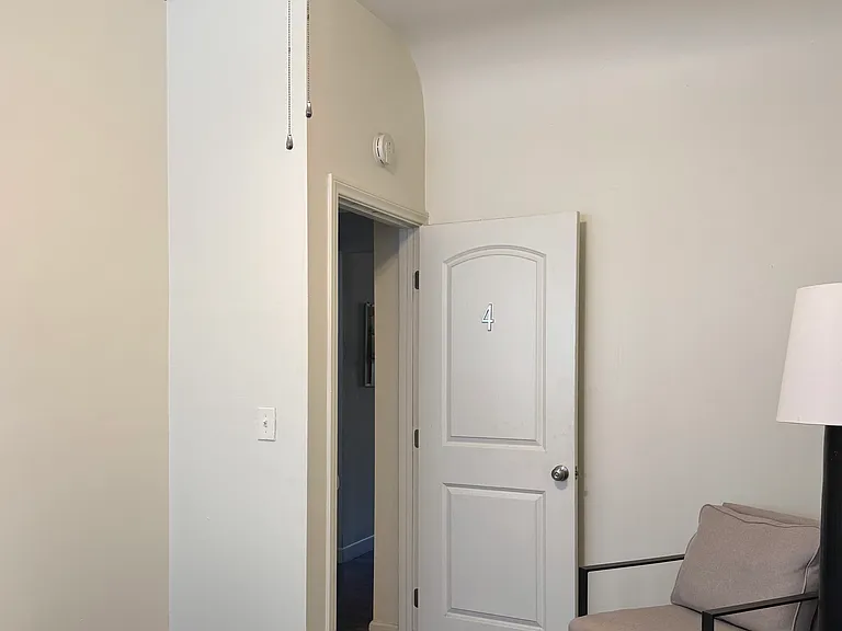 2702 Kenwood Ave #4 — Photo 4