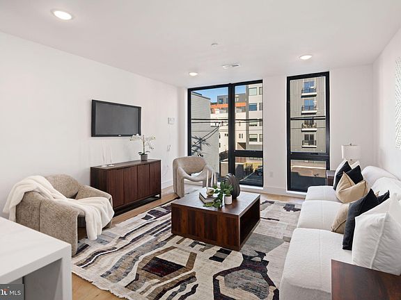 5th image of 1936-38 E York St Unit 3