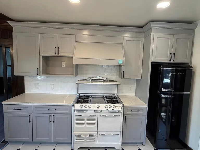 2329 Scenic Ave — Photo 9