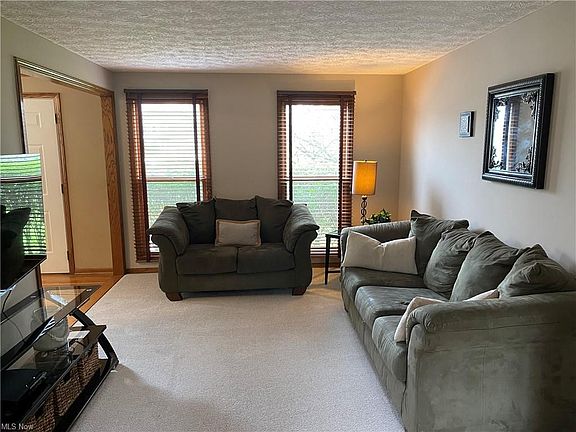 3rd image of 10416 Springwood Cir