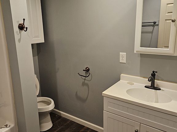 4th image of 840 Jenkins Dr #0