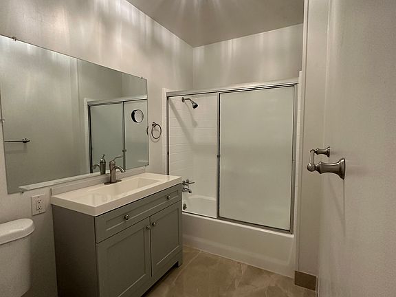 4th image of 347 N Barbara Ave