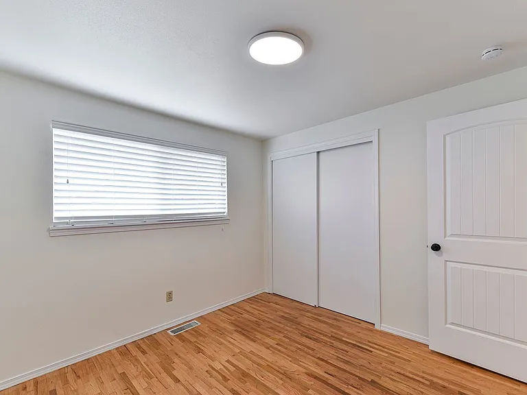1516 Jones Ave NE — Photo 17