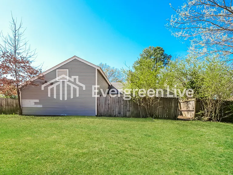 8155 Valley Ridge Trl — Photo 2
