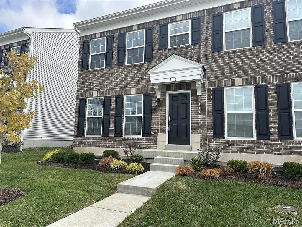3 bed, 2.5 bath, 1421 sqft, $2,200 — Photo 3