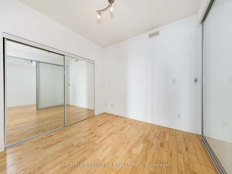 65 Bremner Blvd #2111 — Photo 17