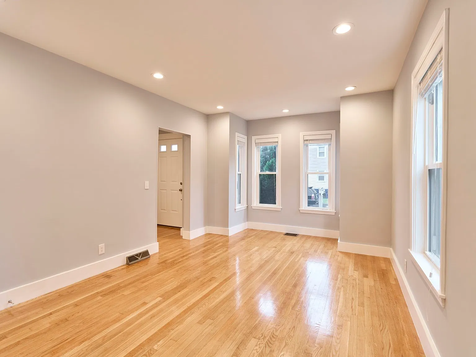 2 bed, 1.5 bath, 1180 sqft, $3,200 — Photo 2