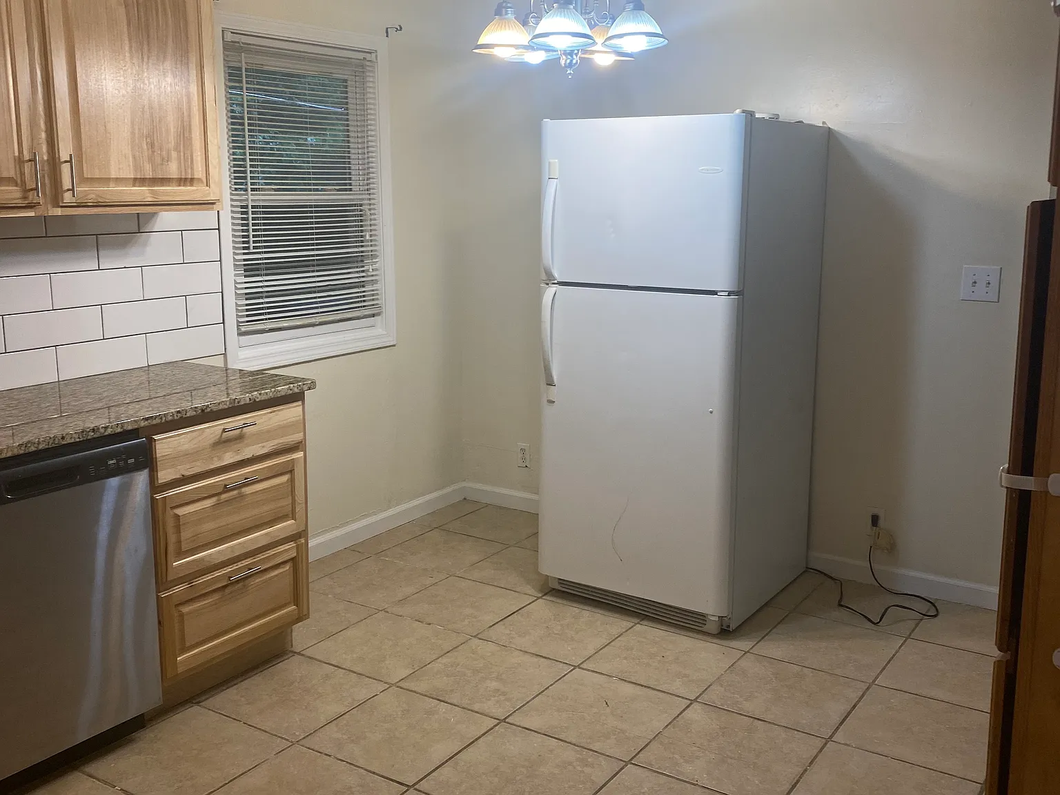 2 bed, 779 sqft, $1,100 — Photo 2