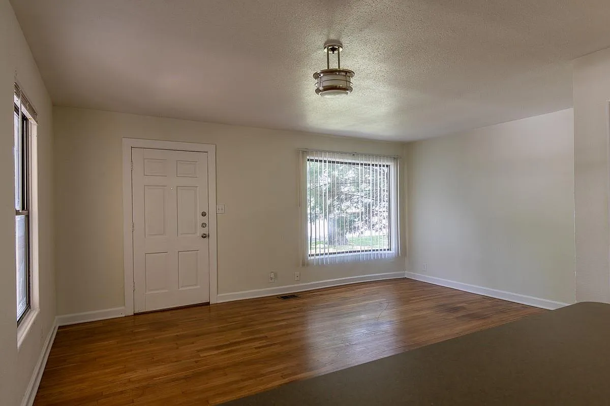 2 bed, 1.0 bath, 968 sqft, $2,150 — Photo 3