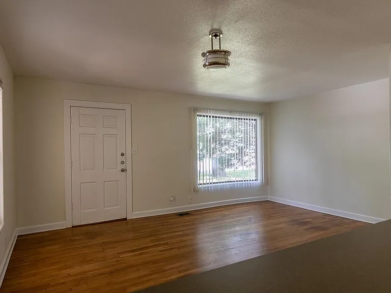 5514 Grover Ave — Photo 3