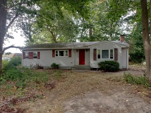 9 Valley St, Assonet, MA 02702