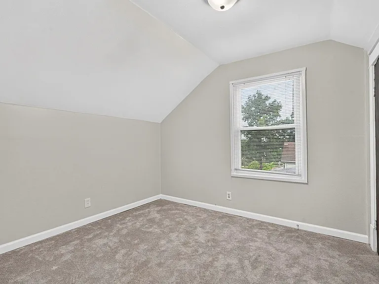 3606 Manhattan Ave — Photo 9
