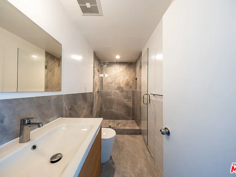 13302 Mulholland Dr — Photo 30