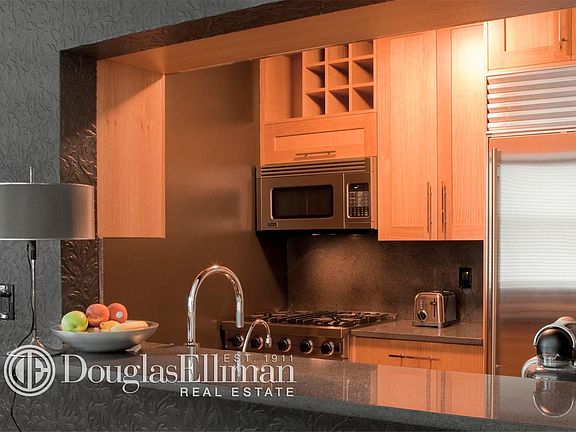 4th image of 88 Greenwich St APT 2905