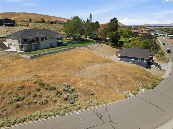 1051 Allenwhite Dr, Richland, WA 99352