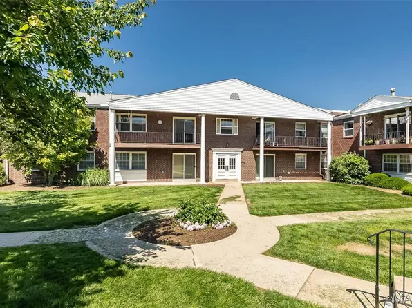 10315 Forest Brook Ln APT A, Saint Louis, MO 63146