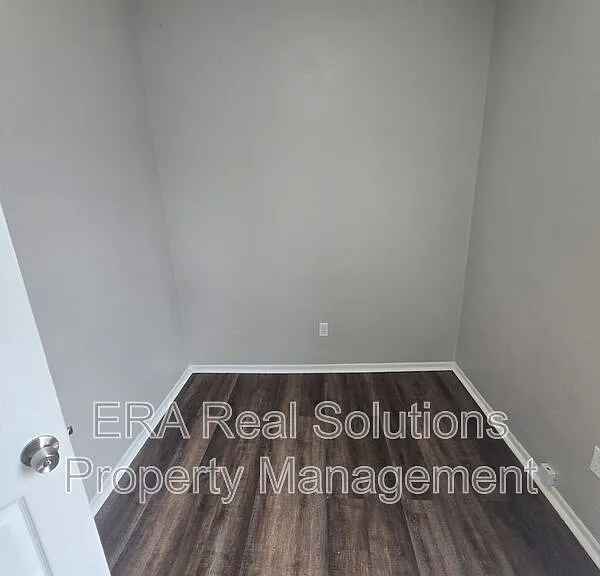 170 S Highland Ave — Photo 10