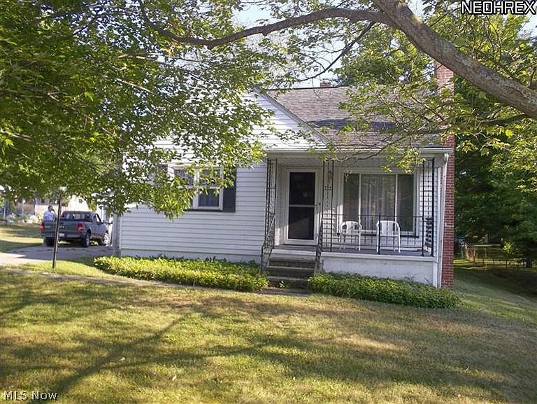 1st image of 984 E Spruce Ave