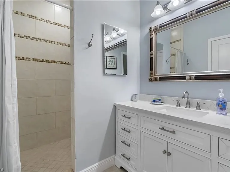 1320 Embassy Ln — Photo 8