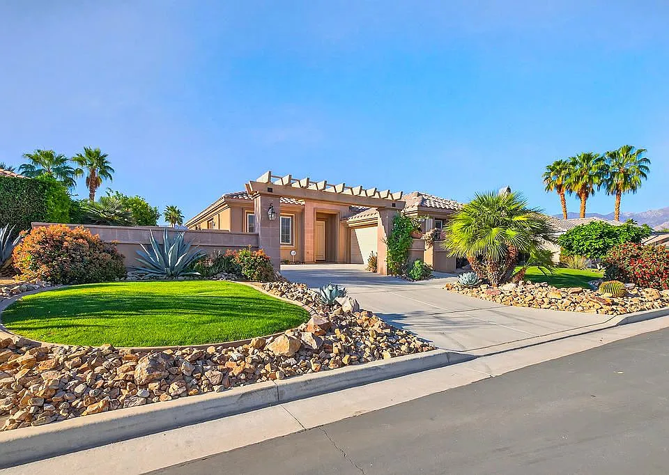 41 Vista Mirage Way