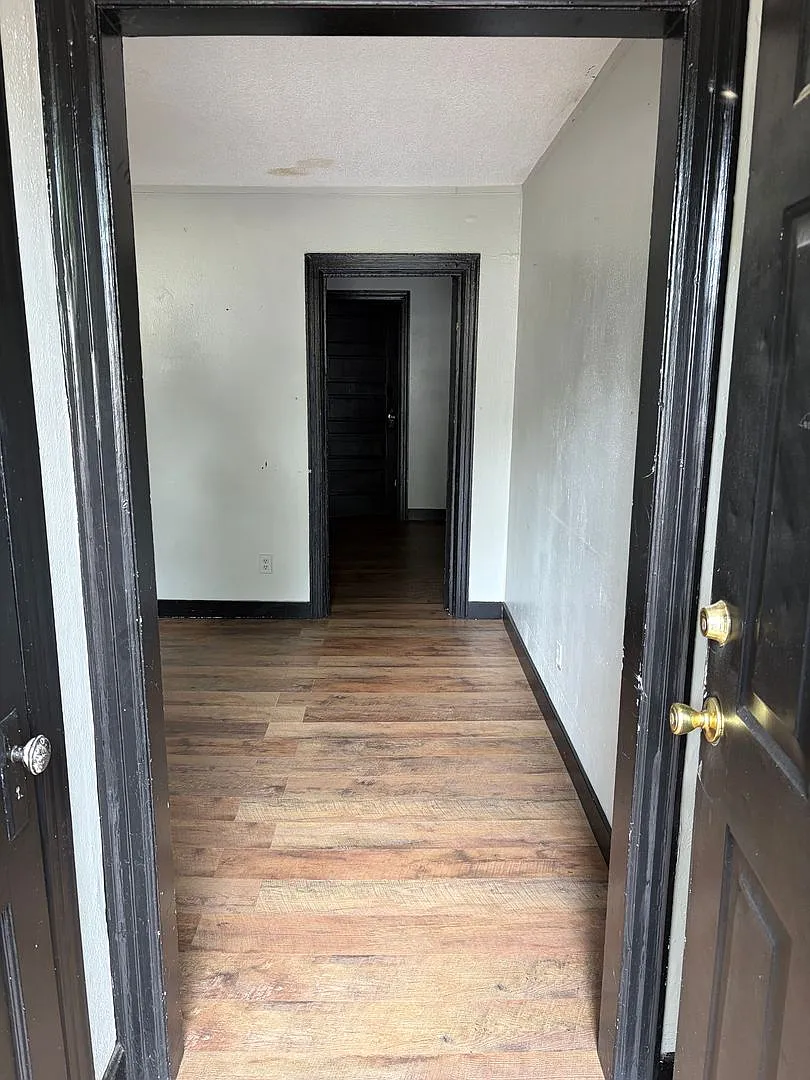 Bermudez - 906 (CBC) — Photo 3