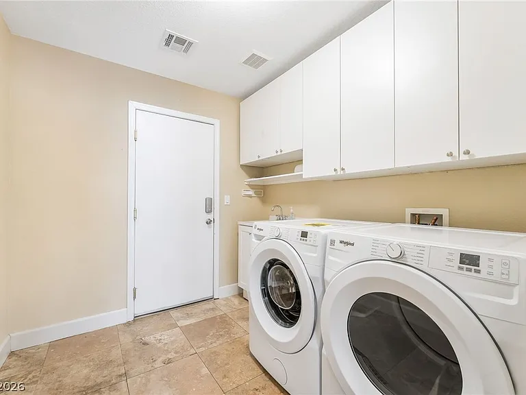 271 Pointe Ranier Ave — Photo 17