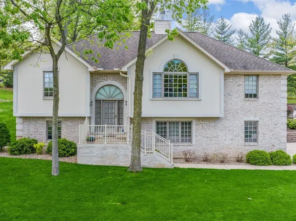 9 Chartres Ct, Lake Saint Louis, MO 63367