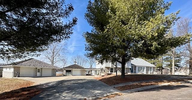 1st image of 802 E Concord Dr