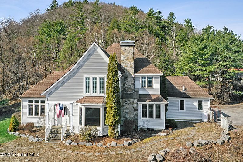 3rd image of 921 Ecker Hollow Road