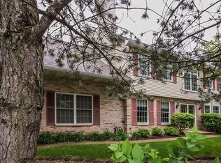 1557 Laurel Oaks Dr, Streamwood, IL 60107