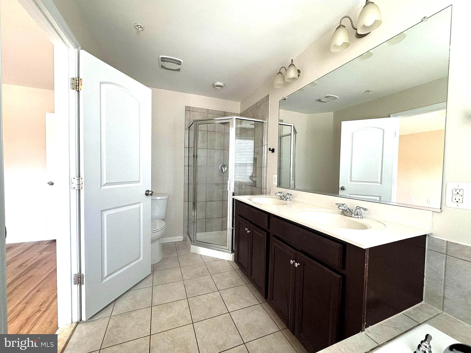 4 bed, 3.5 bath, 2280 sqft, $2,800 — Photo 3