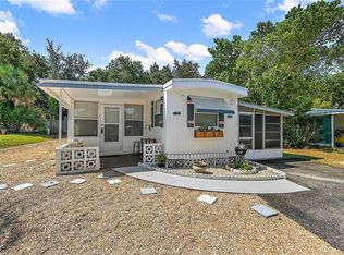 11750 Hickory Ln, Tavares, FL 32778