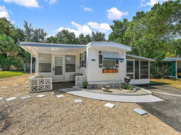 11750 Hickory Ln, Tavares, FL 32778